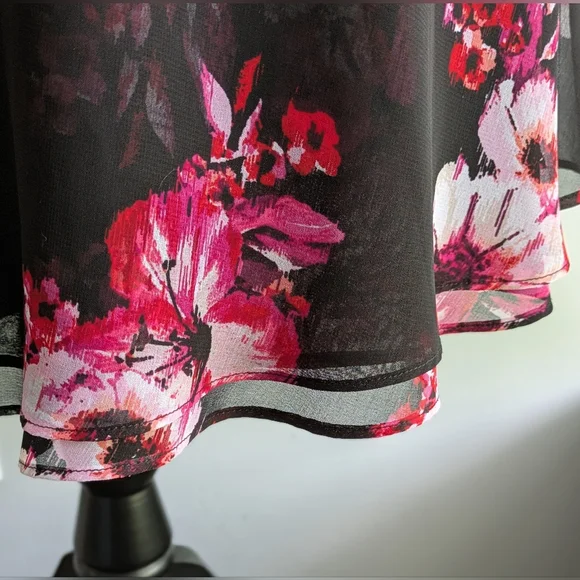 EUC....White House Black Market Floral Chiffon Ruffle Fit & Flare Dress Size 2 - Picture 5 of 12